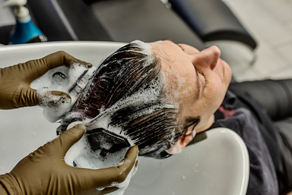 Парикмахер раскрыла правильный способ мытья головы