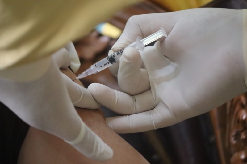 Названы сроки начала вакцинации подростков от коронавируса