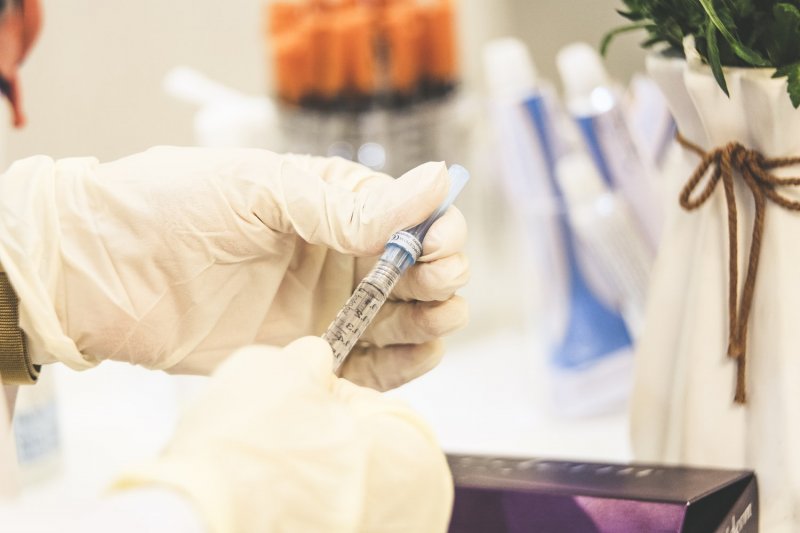 Минздрав назвал сроки введения вакцины для подростков в гражданский оборот