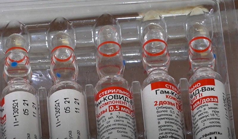 Российский вирусолог оценил эффективность вакцин против омикрон-штамма COVID-19