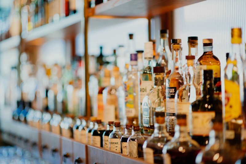 Нарколог назвал нелепой идею ограничить продажу алкоголя в Новый год