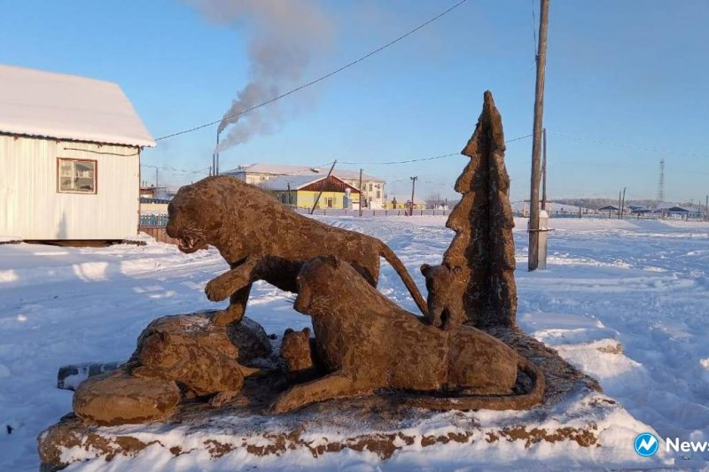 Российский скульптор слепил из навоза символ 2022 года