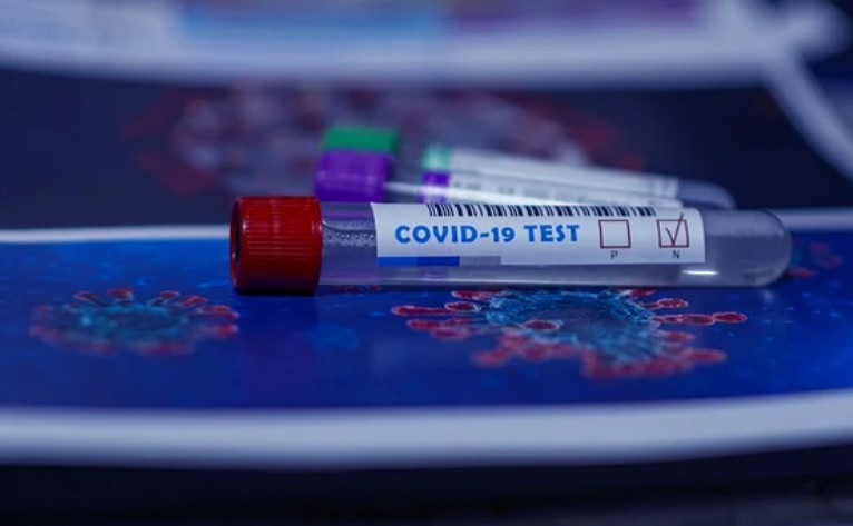 Ученые объяснили высокую заразность омикрон-штамма коронавируса