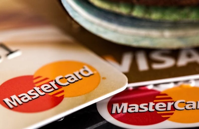 Mastercard заблокировала часть финансовых институтов в России